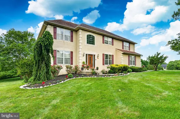 10 SURREY LN, Royersford, PA 19468