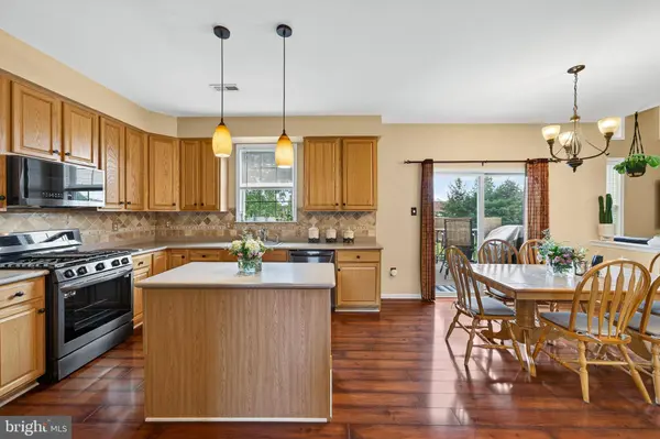 10 SURREY LN, Royersford, PA 19468