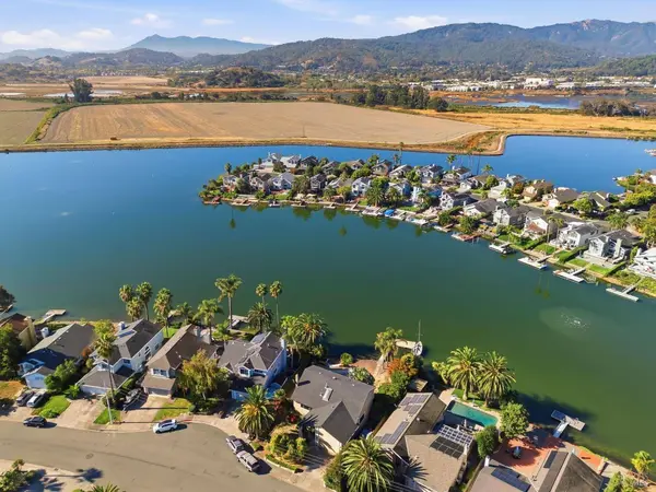 36 Del Oro Lagoon, Novato, CA 94949
