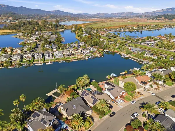 36 Del Oro Lagoon, Novato, CA 94949