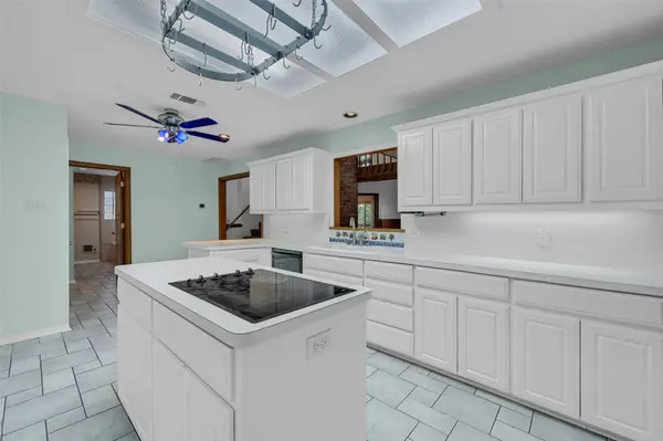2 Harborview CIR, Denison, TX 75020