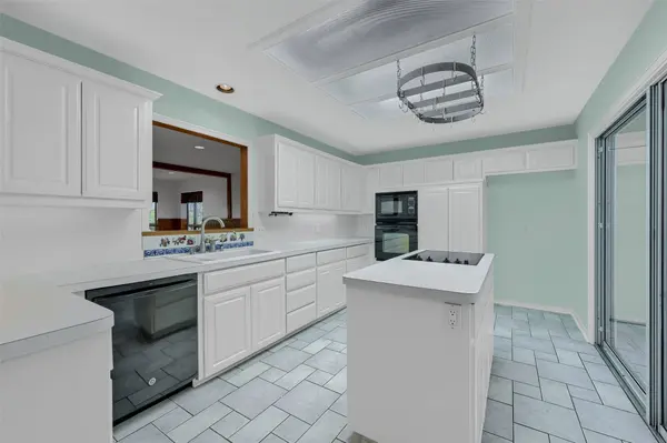 2 Harborview CIR, Denison, TX 75020