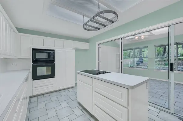 2 Harborview CIR, Denison, TX 75020