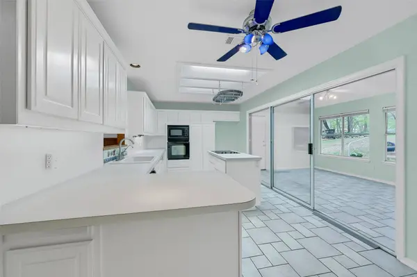 2 Harborview CIR, Denison, TX 75020