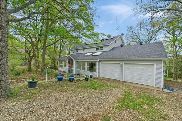 2 Harborview CIR, Denison, TX 75020