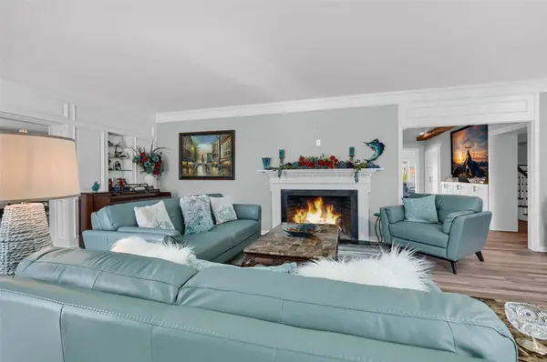 1016 Crestview DR, Sherman, TX 75092