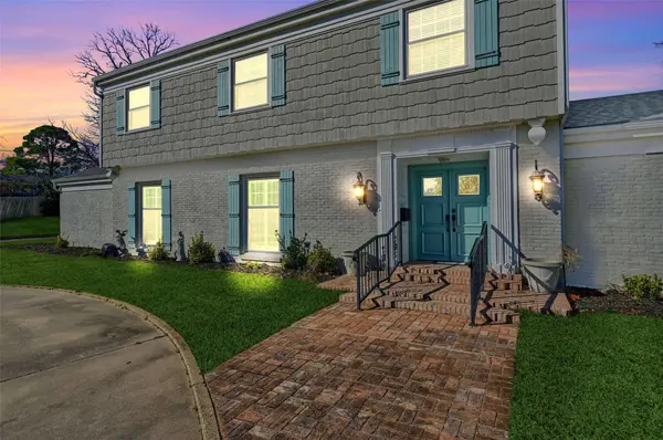 1016 Crestview DR, Sherman, TX 75092
