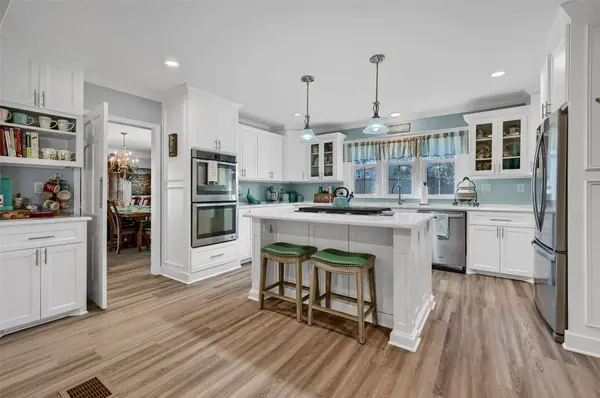 1016 Crestview DR, Sherman, TX 75092