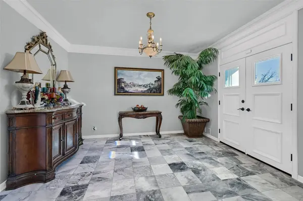 1016 Crestview DR, Sherman, TX 75092