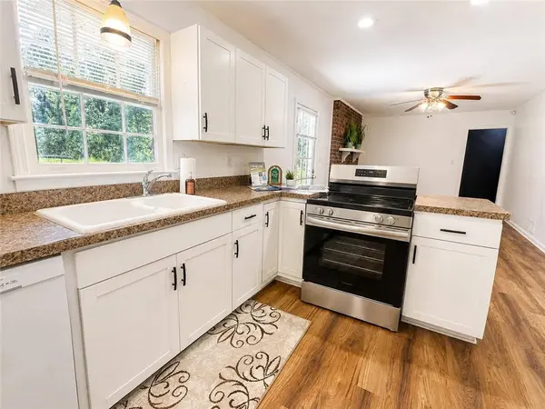 886 Oakhill CT, Stone Mountain, GA 30087