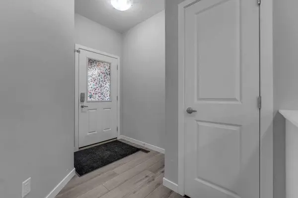217 Lucas CRES NW, Calgary, AB T3P 1M8