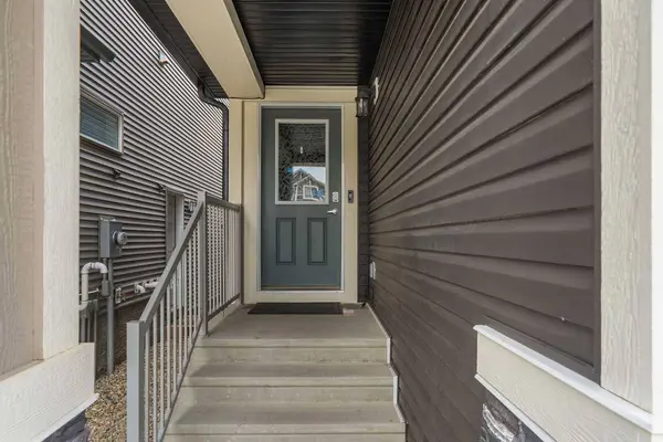 217 Lucas CRES NW, Calgary, AB T3P 1M8