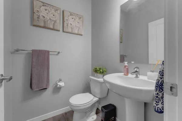 217 Lucas CRES NW, Calgary, AB T3P 1M8