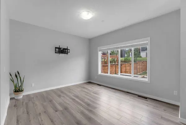 217 Lucas CRES NW, Calgary, AB T3P 1M8