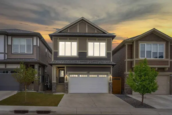 217 Lucas CRES NW
