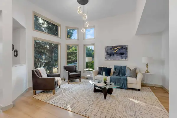 12 Diamond TER SE, Calgary, AB T2J 7A9