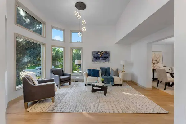 12 Diamond TER SE, Calgary, AB T2J 7A9