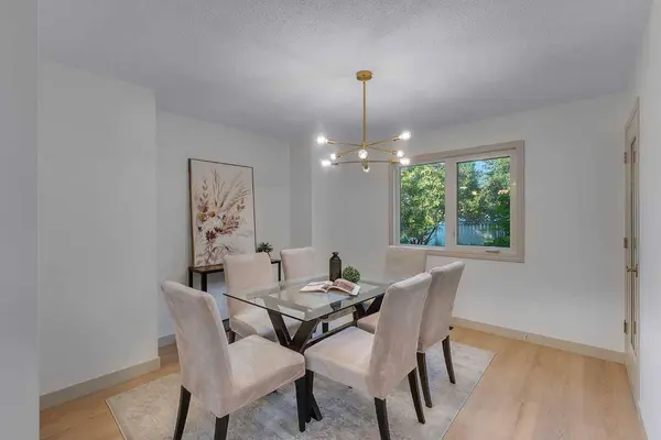 12 Diamond TER SE, Calgary, AB T2J 7A9