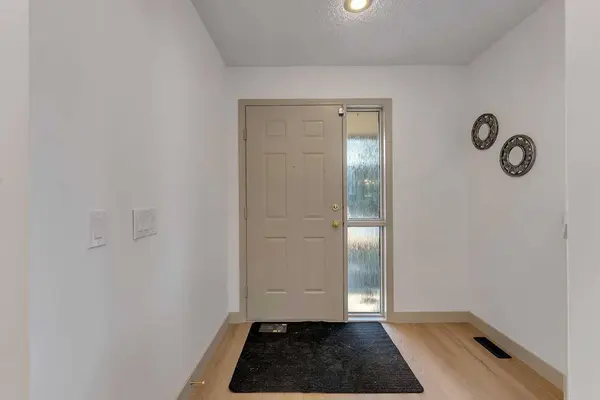12 Diamond TER SE, Calgary, AB T2J 7A9