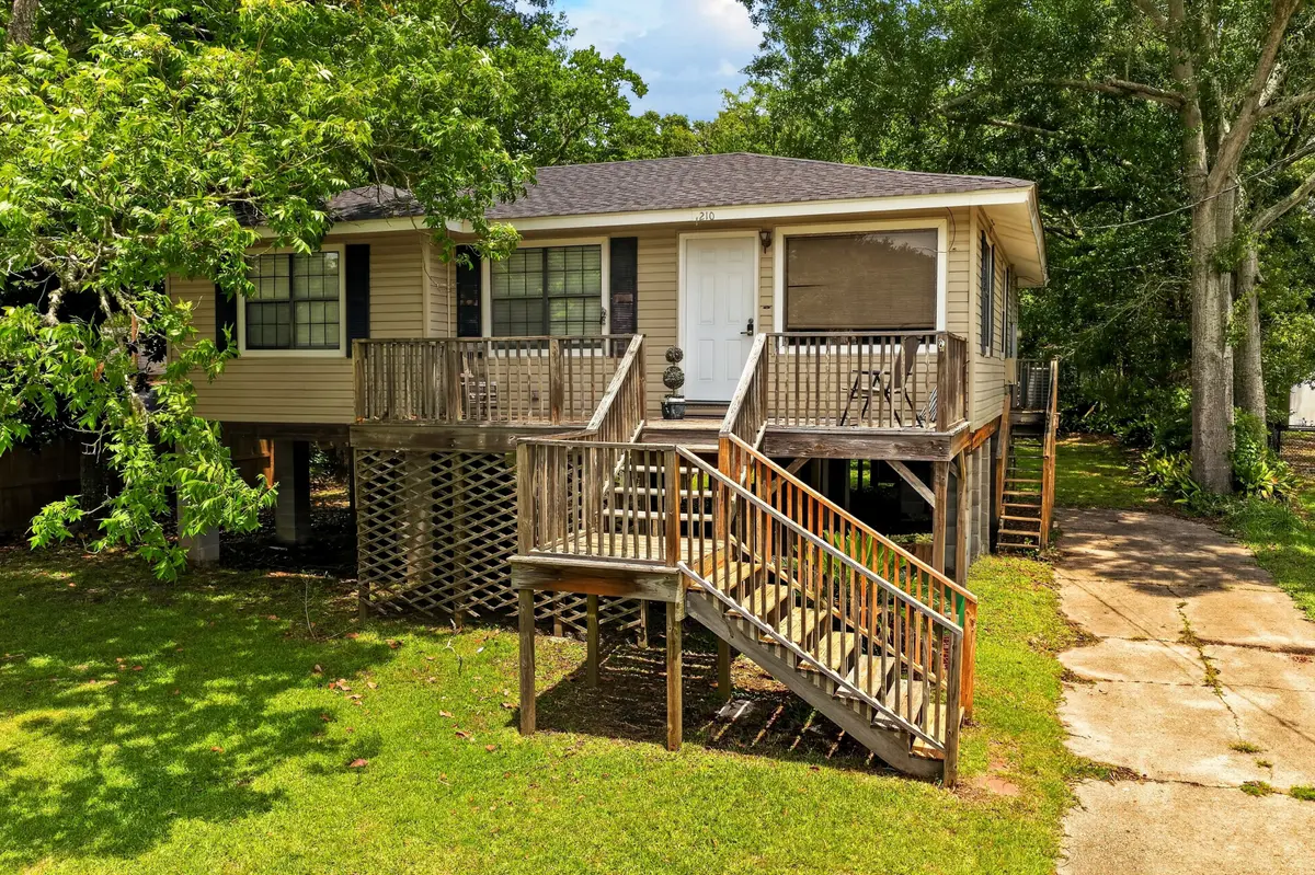 1210 11th St, Pascagoula, MS 39567-7336