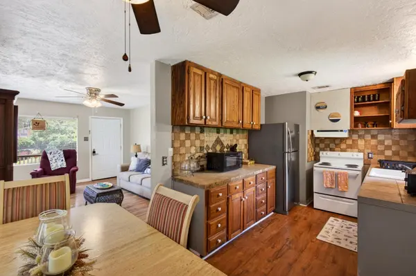 1210 11th St, Pascagoula, MS 39567-7336