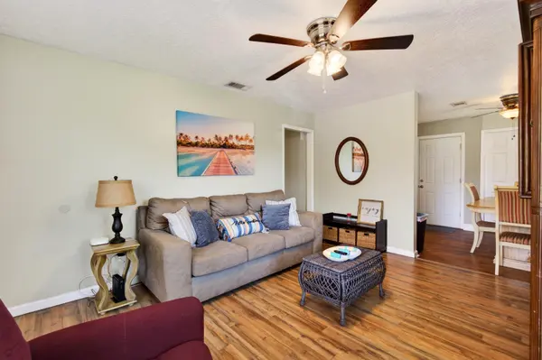 1210 11th St, Pascagoula, MS 39567-7336