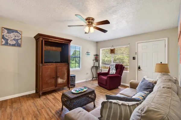 1210 11th St, Pascagoula, MS 39567-7336
