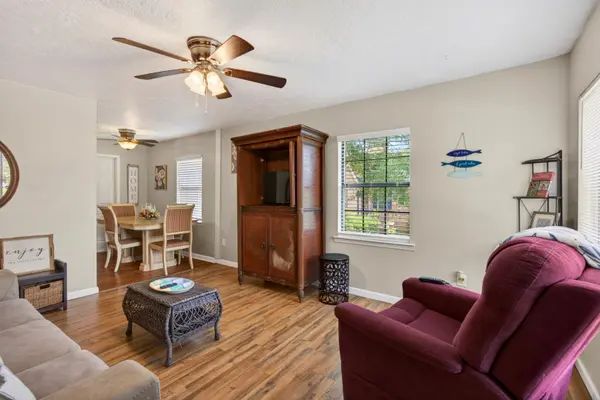 1210 11th St, Pascagoula, MS 39567-7336