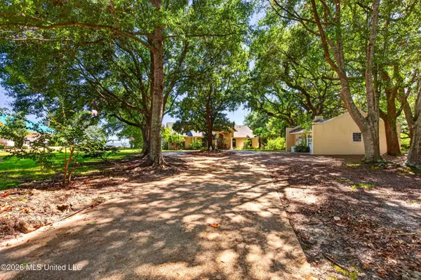 1401 Seacliffe Drive, Gautier, MS 39553