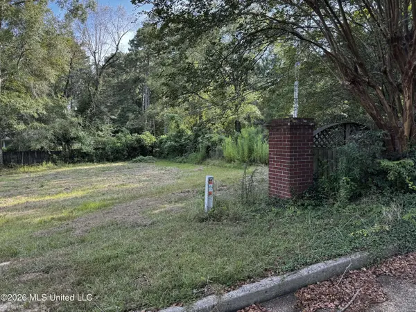 Briar Creek Circle, Laurel, MS 39440