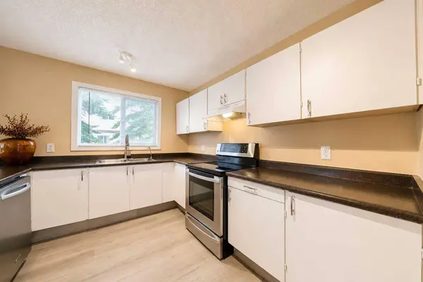 3745 Fonda WAY SE #40, Calgary, AB T2A 5W7