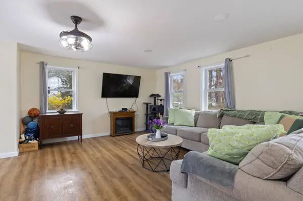 2 Marblehead RD, Windham, NH 03087