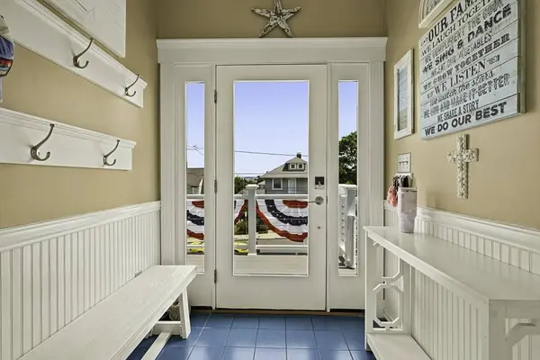 50 Floyd St, Winthrop, MA 02152