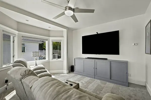 50 Floyd St, Winthrop, MA 02152