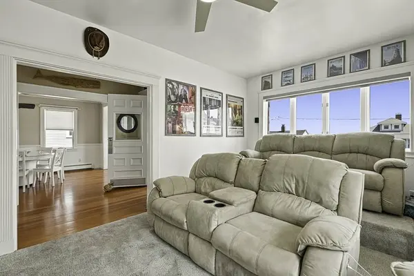 50 Floyd St, Winthrop, MA 02152