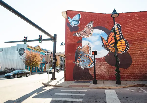 Living in Nicholasville, Kentucky: A Local Realtor's Guide,Stephanie Pratley