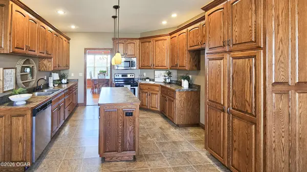 2424 Missouri Avenue, Joplin, MO 64804