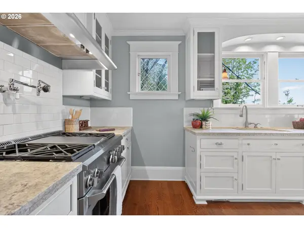 2440 SW HOFFMAN AVE, Portland, OR 97201