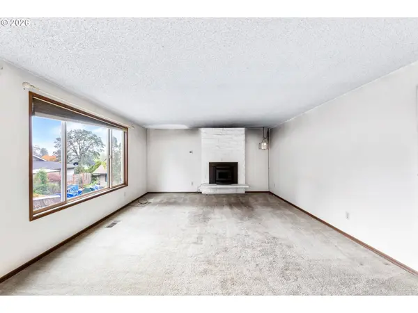 635 COLLINS CREST ST, Gladstone, OR 97027
