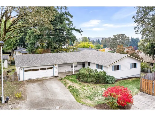 635 COLLINS CREST ST, Gladstone, OR 97027
