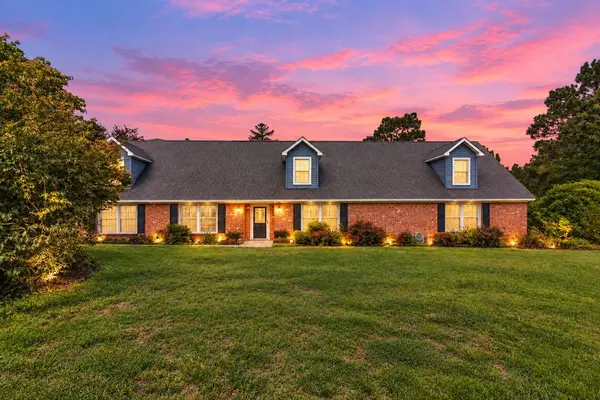 5181 Fame Ln, Fayetteville, NC 28306-9659