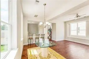 728 Link RD, Houston, TX 77009