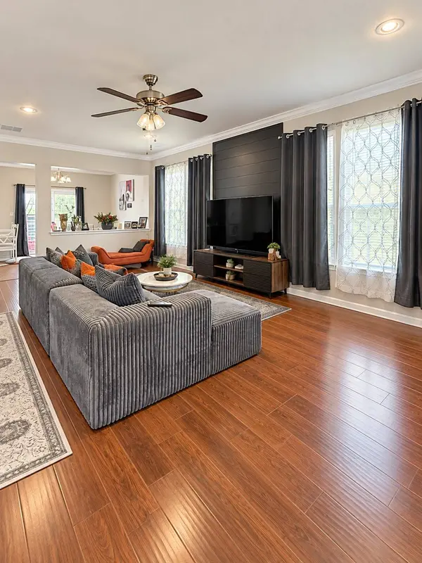 8007 Montague Manor LN, Houston, TX 77072