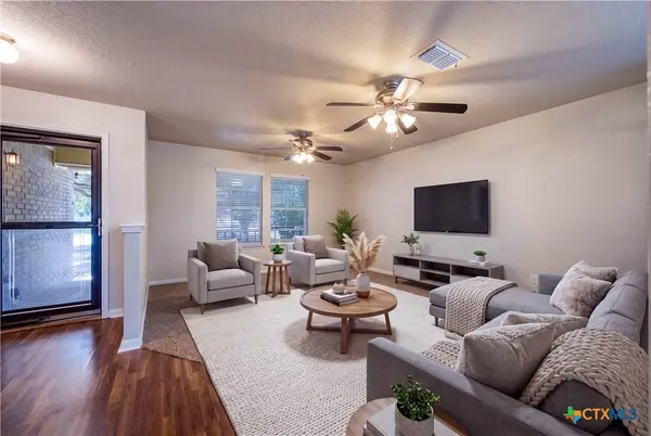 8214 Comanche PASS, Converse, TX 78109