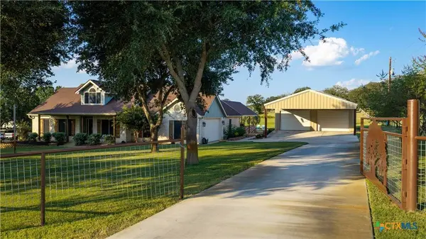 1413 Country Hills DR, La Vernia, TX 78121