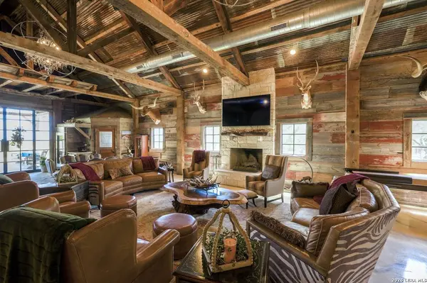 222 El Parisio, Bandera, TX 78003