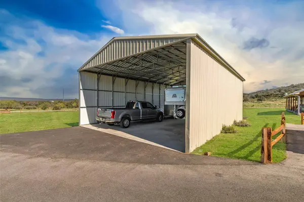 800 Quarter Horse CIR, Kingsland, TX 78639