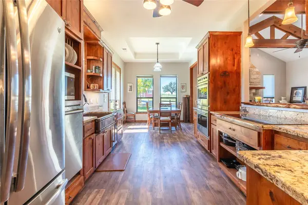 800 Quarter Horse CIR, Kingsland, TX 78639