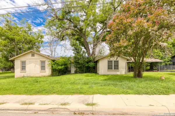 316 W San Antonio Ave, Boerne, TX 78006