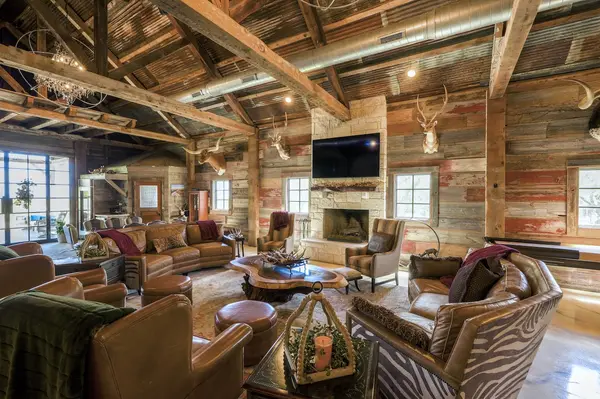 222 El Parisio, Bandera, TX 78003-6082